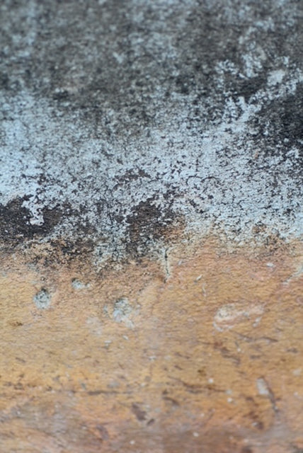 Stille Erosion – Abstraktes Struktur-Wandbild in Grau und Steinoptik