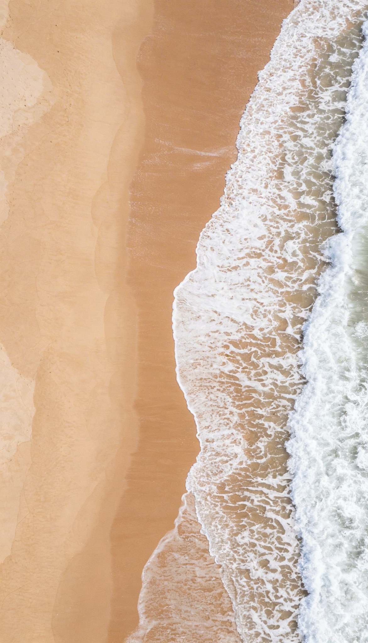 Strandlinie – Strand Wandbild mit Meer und Wellen von oben